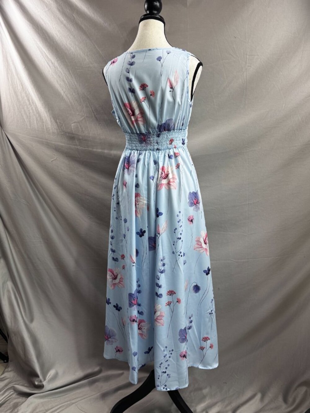 LAST ONE 🔥 Light Blue Floral V-Neck Cinch-Waist Midi Dress - Picture 6 of 6